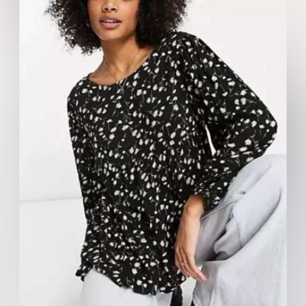American Eagle Floral Top with Open Back Size Medium NWT